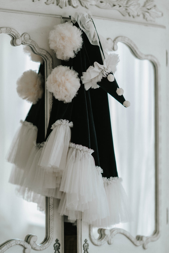 Black and white mime costume for kids with cape and hat