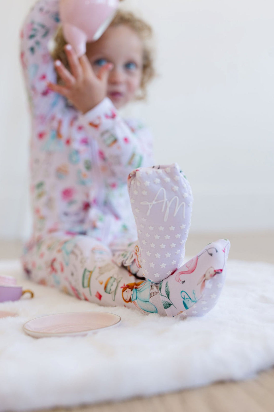 Alice in Wonderland - Zip-Up Convertible Bamboo Pajamas