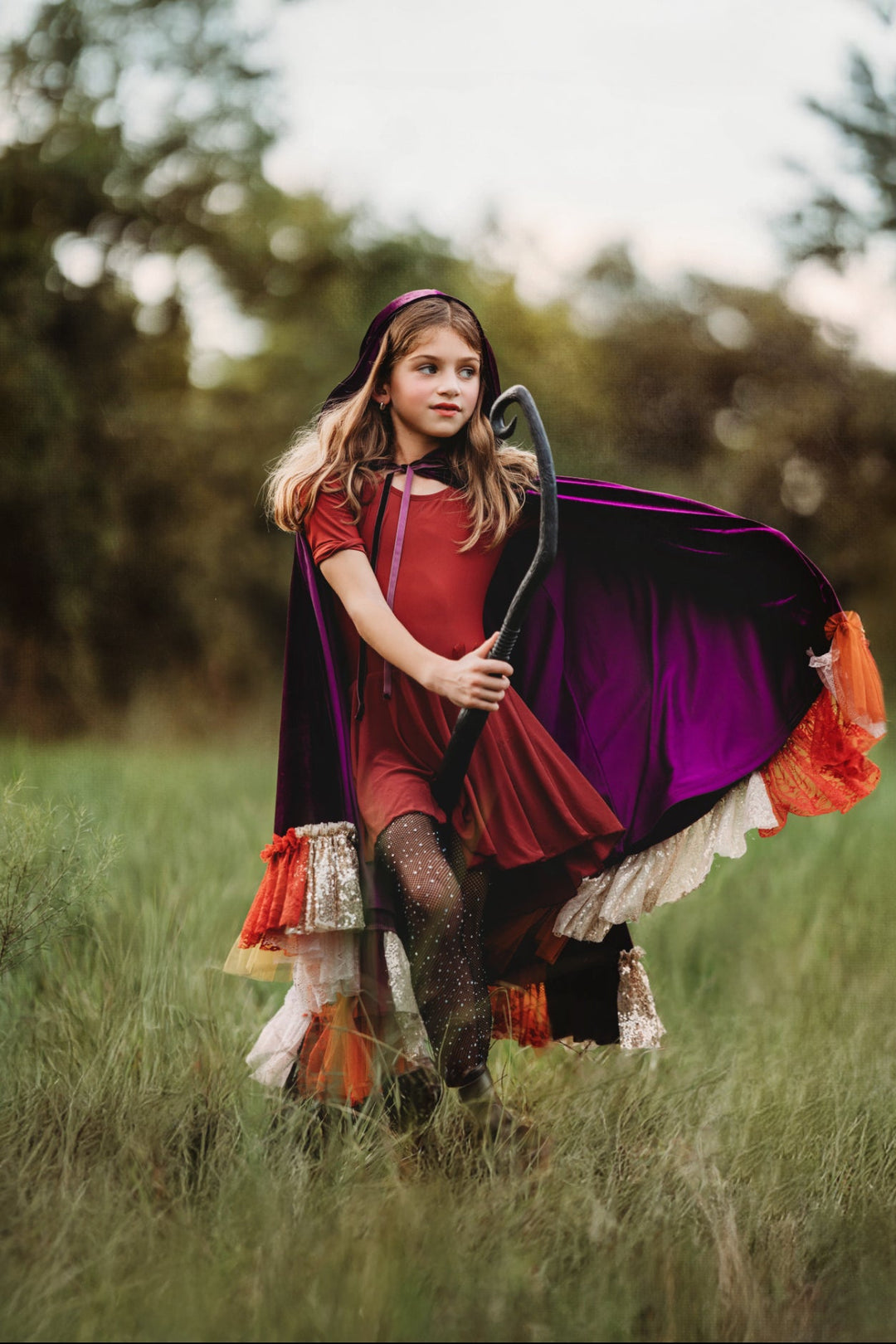 Toddler in purple Halloween witch cape – Hocus Pocus Sarah Sanderson costume