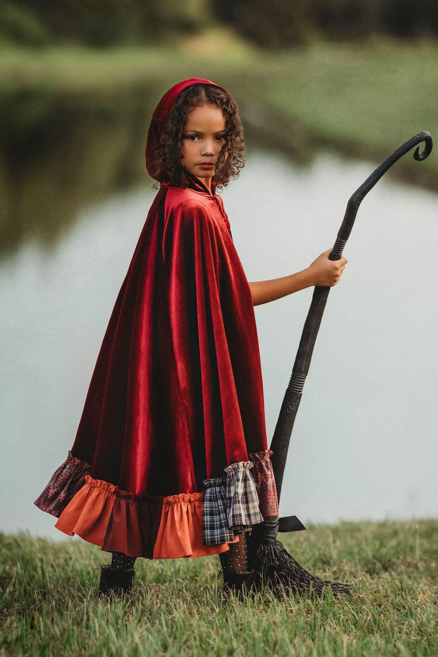 Hocus Pocus Mary Sanderson red witch cape for kids Halloween costume