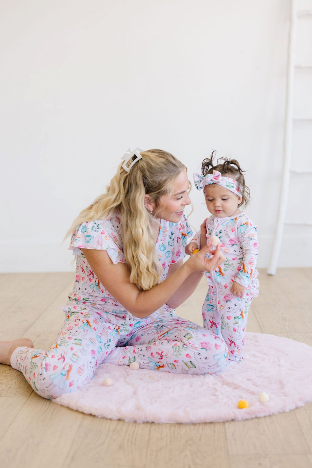 Alice in Wonderland - Zip-Up Convertible Bamboo Pajamas