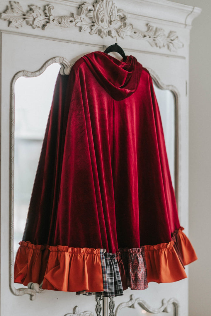 Hocus Pocus red witch cape on display – Mary Sanderson inspired Halloween costume
